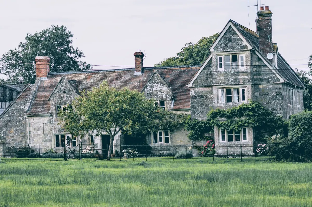 How to Choose a Country Estate for a Multigenerational Weekend